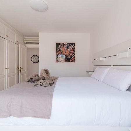 Comfortable 4-Bedroom Villa With Private Gardens Costa Adeje  Esterno foto