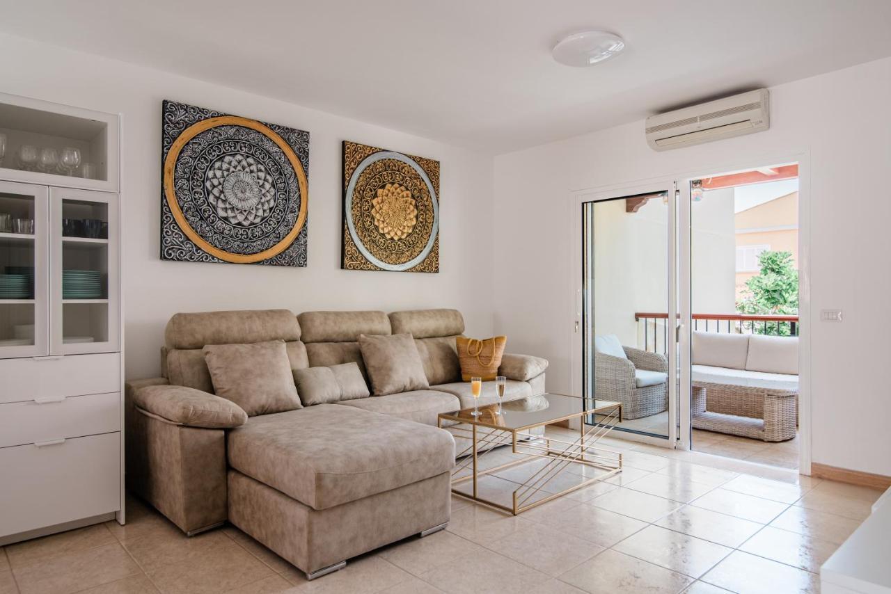 Comfortable 4-Bedroom Villa With Private Gardens Costa Adeje  Esterno foto