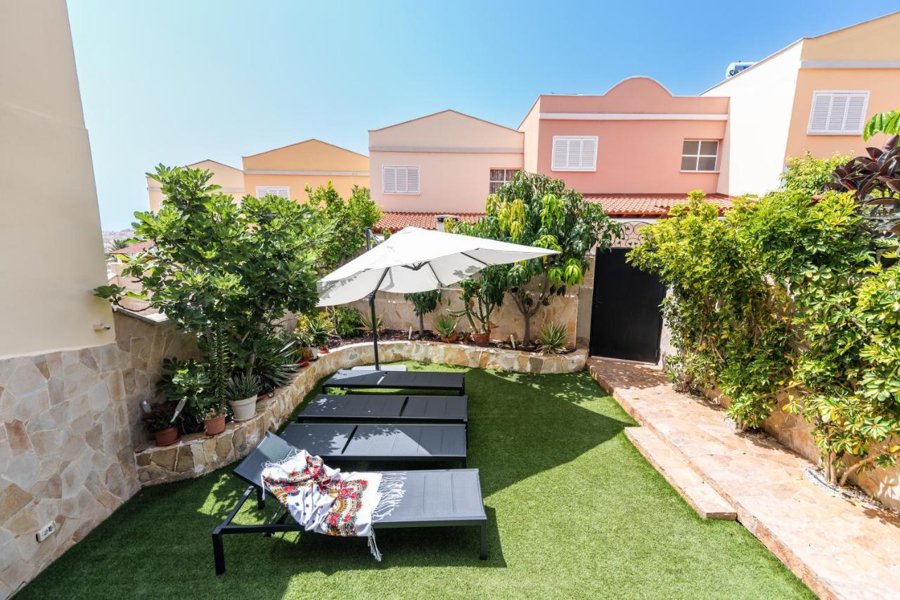 Comfortable 4-Bedroom Villa With Private Gardens Costa Adeje  Esterno foto