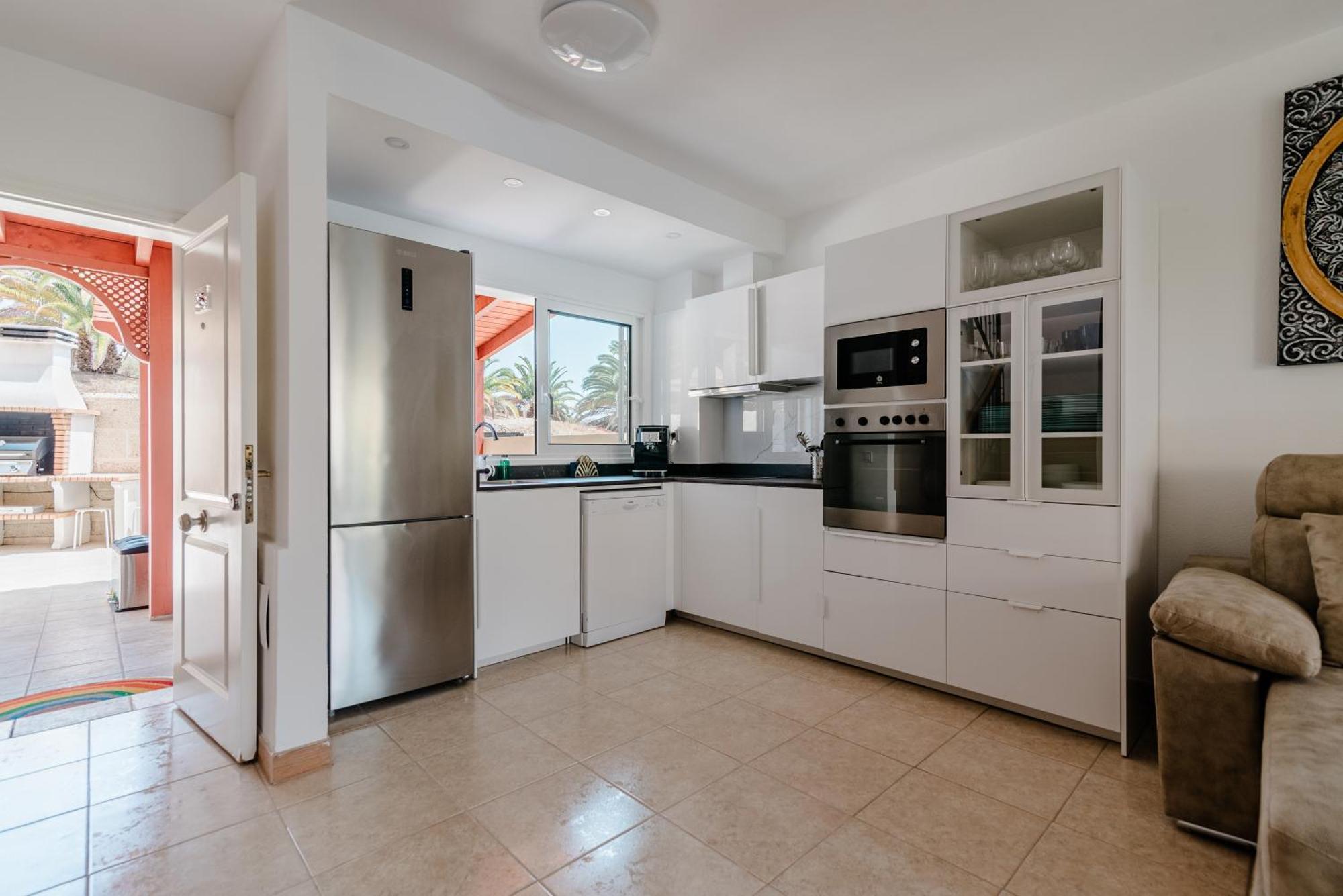 Comfortable 4-Bedroom Villa With Private Gardens Costa Adeje  Esterno foto