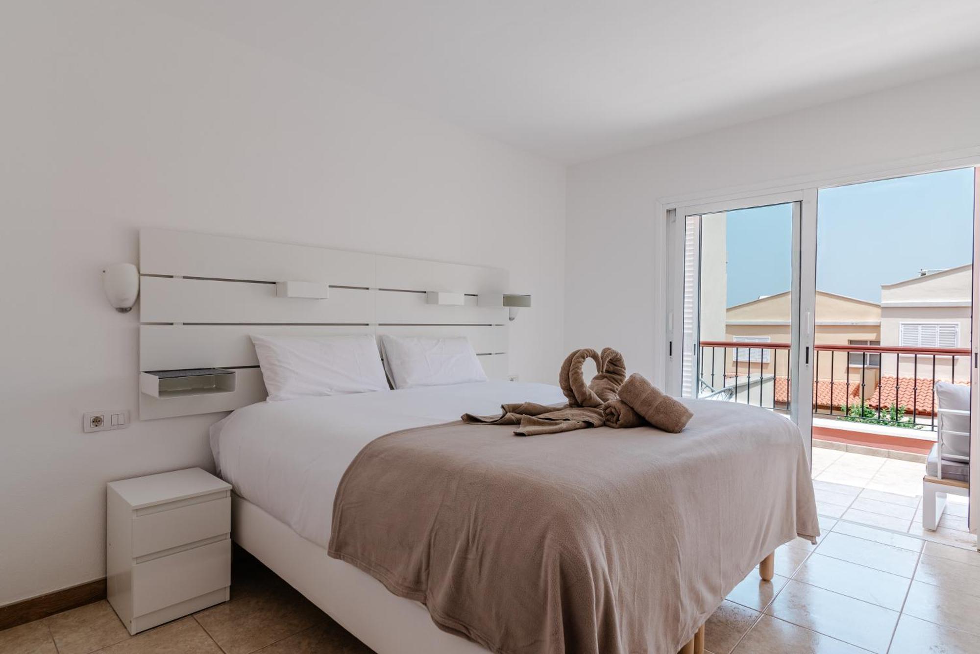 Comfortable 4-Bedroom Villa With Private Gardens Costa Adeje  Esterno foto