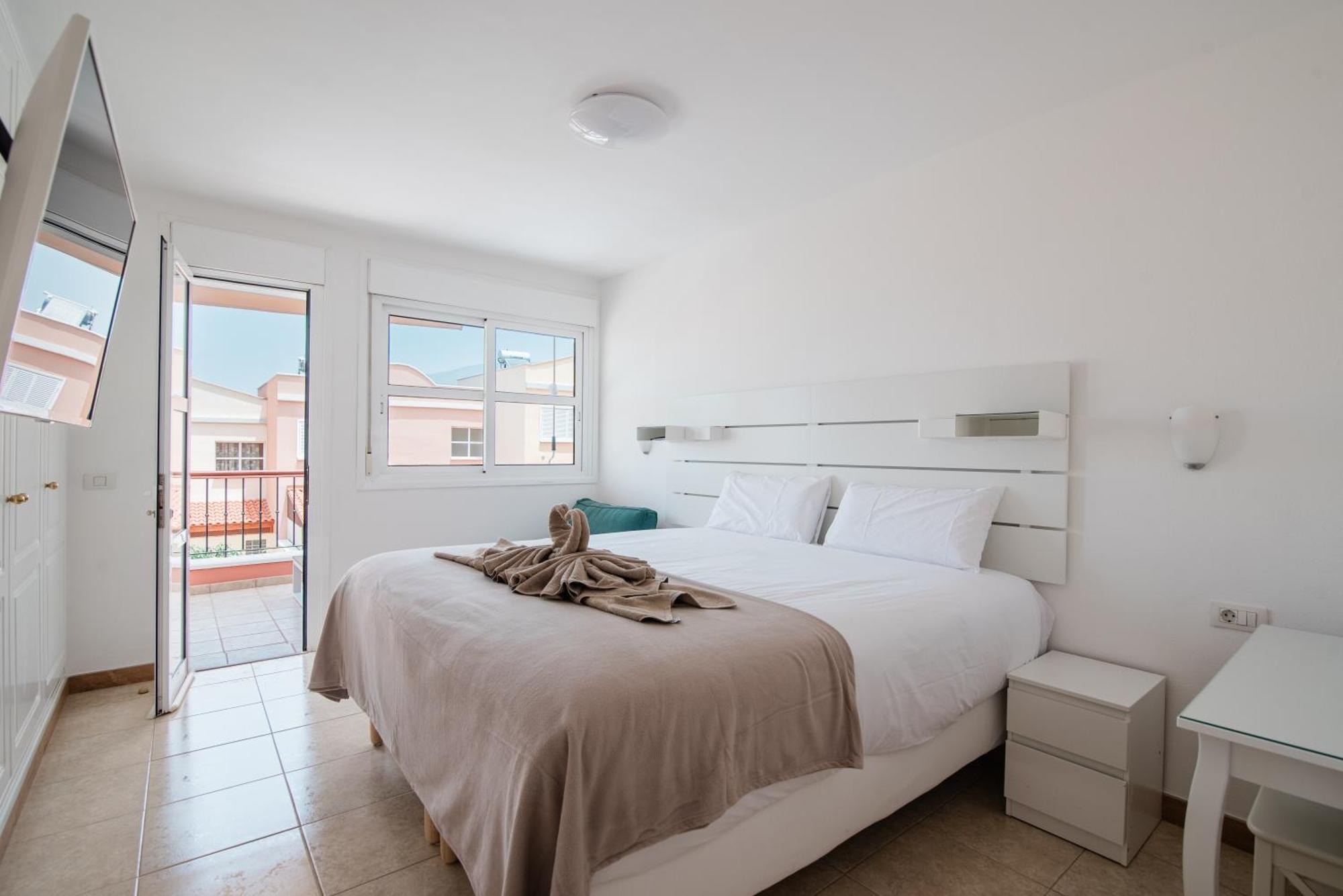 Comfortable 4-Bedroom Villa With Private Gardens Costa Adeje  Esterno foto