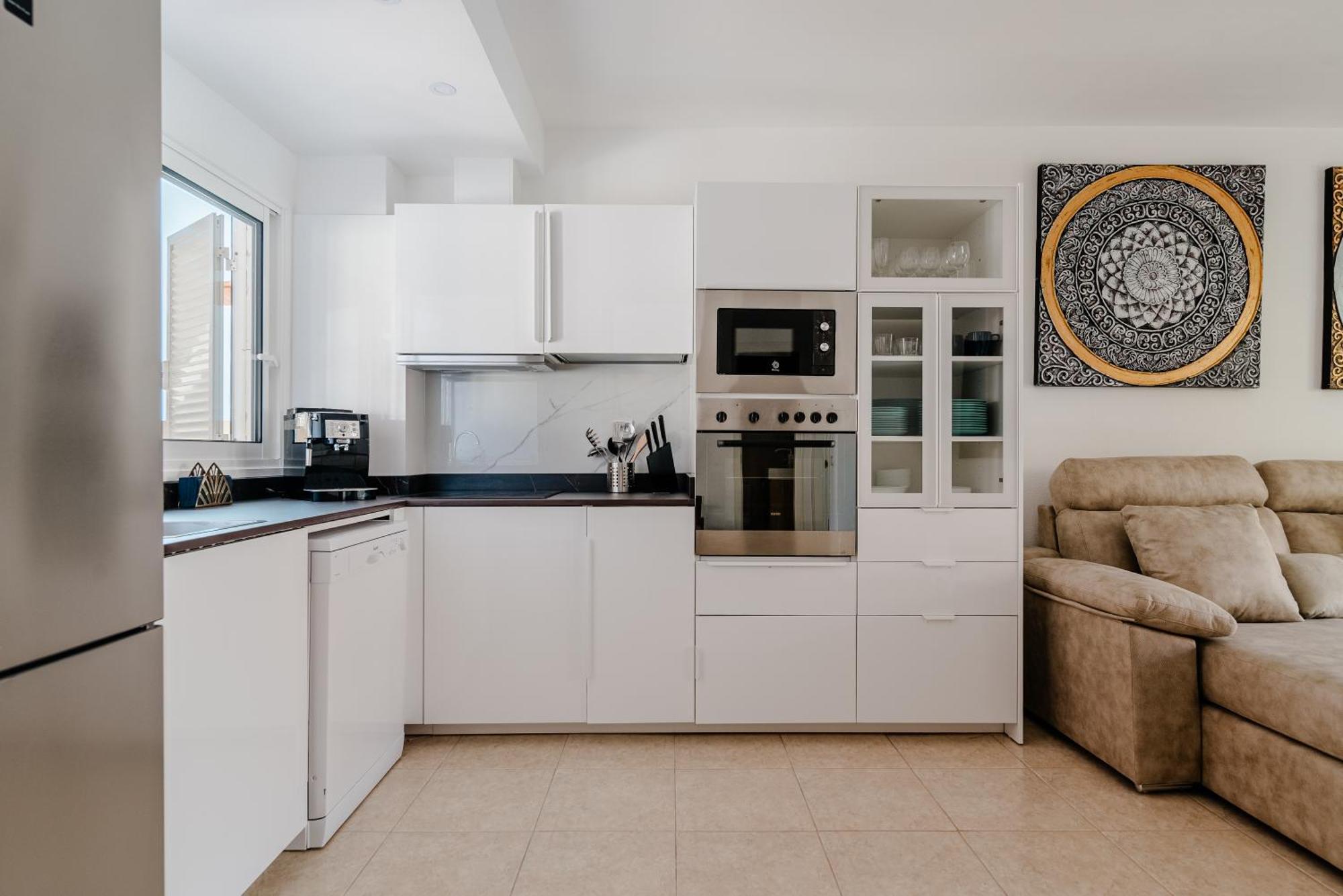Comfortable 4-Bedroom Villa With Private Gardens Costa Adeje  Esterno foto