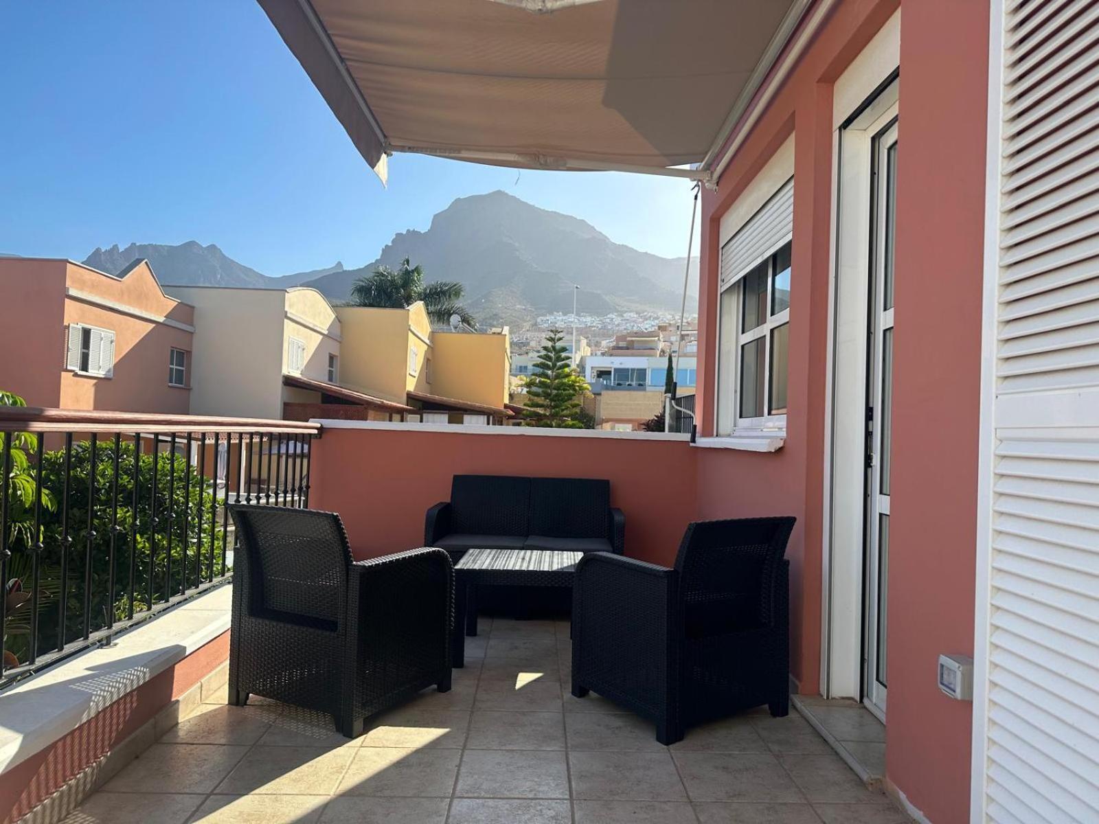Comfortable 4-Bedroom Villa With Private Gardens Costa Adeje  Esterno foto